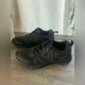 Vionic Brisk Miles Leisure Sneaker Black on Black Women's Size 8.5